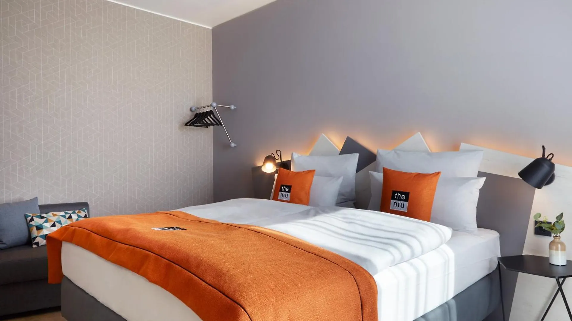 Holiday Inn - The Niu, Hub Dusseldorf Messe By Ihg 3*,